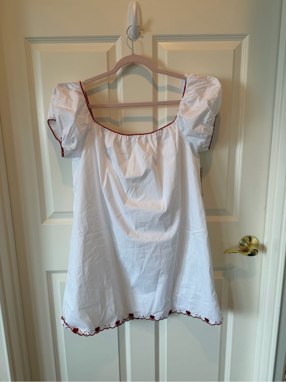 Few Moda Sorella Nya White Puff-Sleeve Mini Dress with Red Trim - Picture 4 of 7